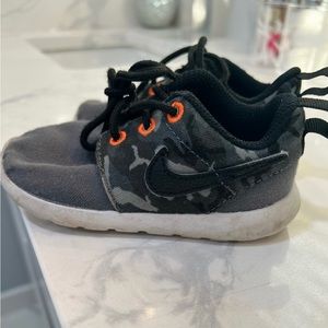 Nike baby boy sneakers size 6
